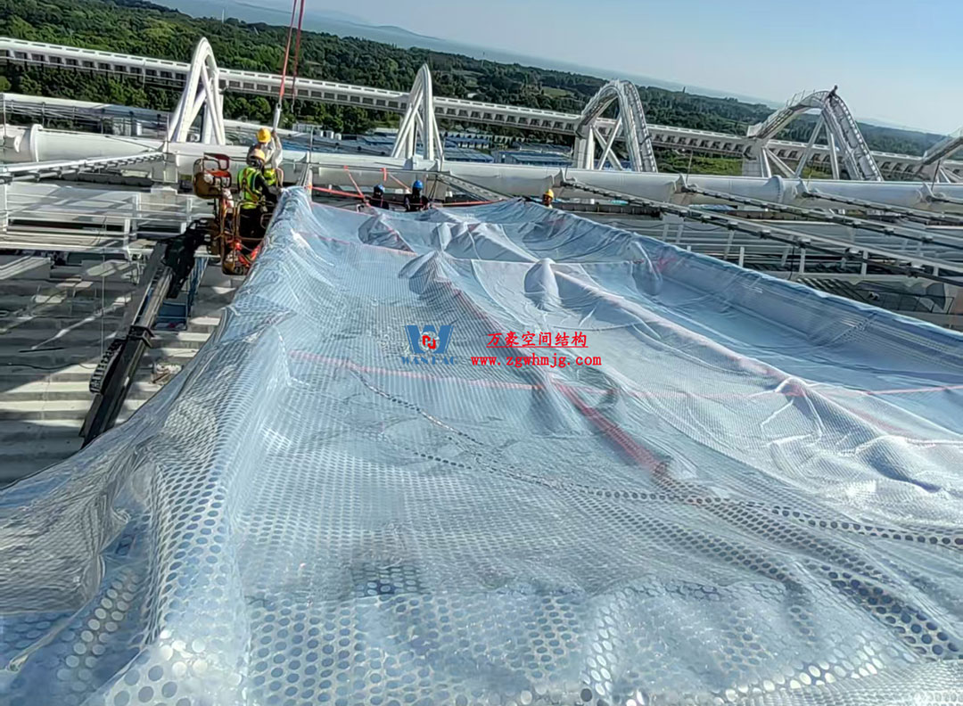 無(wú)錫奧體中心體育場(chǎng)ETFE膜首吊成功，太湖畔將閃耀“生態(tài)之光”